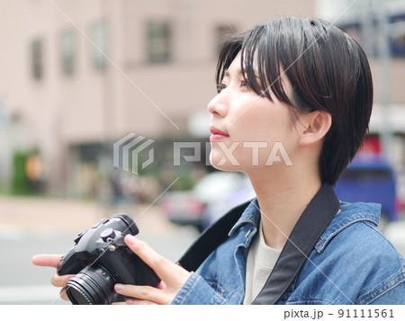 女性フォトグラファー　カメラ女子 91111561