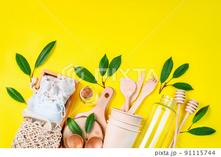 Eco friendly disposable tableware.Biodegradable craft dishes used in fast food,restaurants,takeaways,picnics.Recycling concept.Ecological tableware made of natural materials.Life without Plastic. 91115744