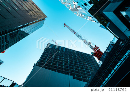 変貌する東京 工事中の渋谷駅周辺 新南口付近から見上げる桜丘口 2022.05　ライトカラー 91118762