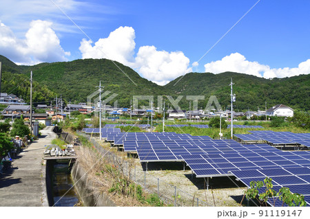 2021年夏。赤穂線の西大寺駅から播州赤穂間の車窓からの風景 2021年夏。赤穂線の西大寺駅から播州赤穂間の車窓からの風景 91119147
