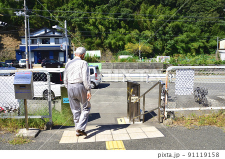 2021年夏。赤穂線の西大寺駅から播州赤穂間の車窓からの風景 2021年夏。赤穂線の西大寺駅から播州赤穂間の車窓からの風景 91119158