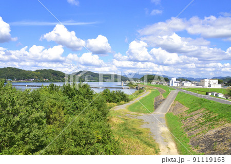 2021年夏。赤穂線の西大寺駅から播州赤穂間の車窓からの風景 91119163