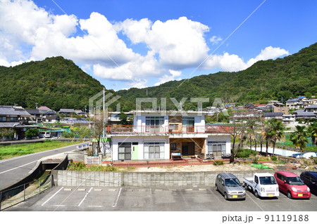 2021年夏。赤穂線の西大寺駅から播州赤穂間の車窓からの風景 2021年夏。赤穂線の西大寺駅から播州赤穂間の車窓からの風景 91119188