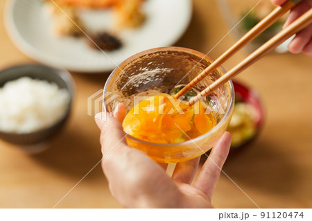 日本食イメージ　　卵かけご飯 91120474