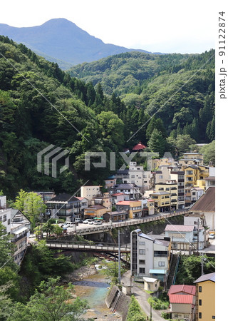 福島　福島市　土湯温泉の街並み 91122874
