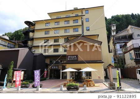 福島　福島市　土湯温泉の街並み（土湯温泉観光案内所） 91122895