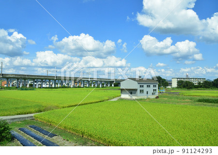 2021年。山陽本線の相生駅から姫路駅間の車窓からの風景 91124293