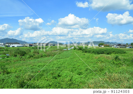 2021年。山陽本線の相生駅から姫路駅間の車窓からの風景 2021年。山陽本線の相生駅から姫路駅間の車窓からの風景 91124303