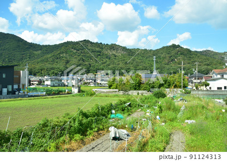 2021年。山陽本線の相生駅から姫路駅間の車窓からの風景 91124313