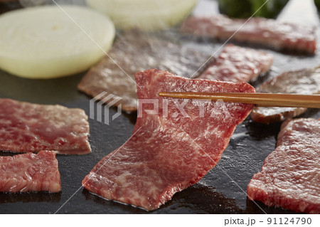 焼肉_美味しそうに焼けた牛肉 焼肉_美味しそうに焼けた牛肉 91124790