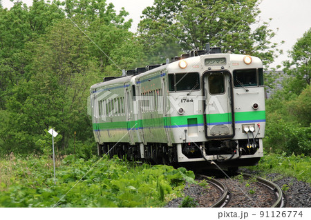 初夏の石北本線を行く普通列車　石北線　キハ40　引退間近 91126774