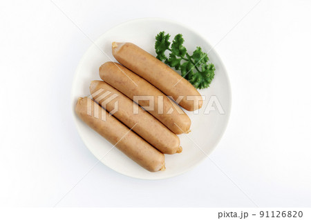 テーブルの上にあるドイツの伝統料理の豚肉を腸詰しパセリを添えたフランクフルトのようなソーセージ 91126820
