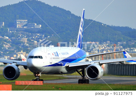 大阪国際空港　旅客機　タキシング　千里川尻 91127975