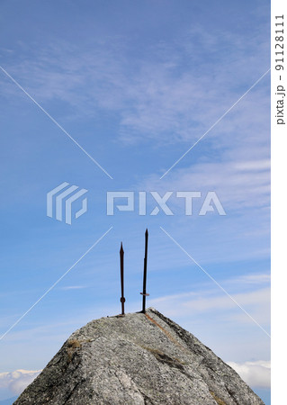 〔山梨県・6月〕天に向かって屹立する剣　甲斐駒ヶ岳・黒戸尾根コース9合目からの眺め 91128111