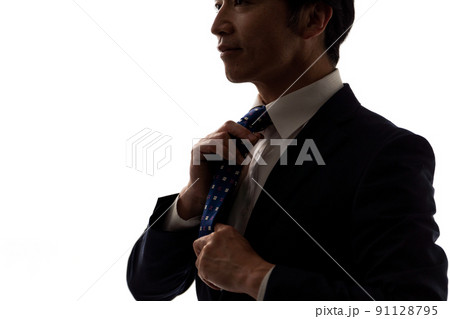 スーツを着るミドル男性　 91128795
