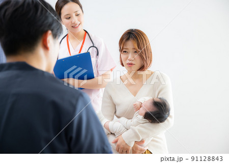 小児科　乳児検診　医療　赤ちゃん　 91128843