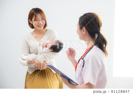 小児科　乳児検診　医療　赤ちゃん　 91128847