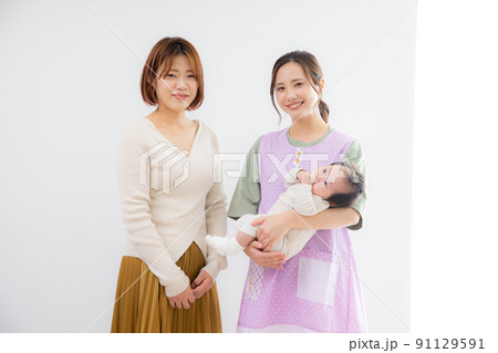 小児科　乳児検診　医療　赤ちゃん　　 91129591