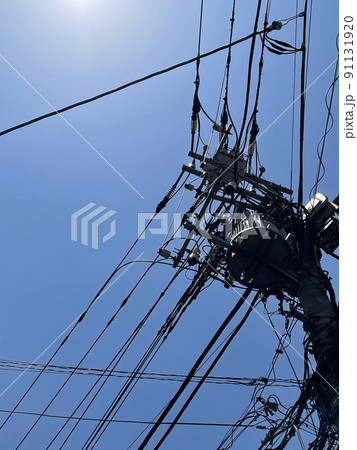 青い空に電信柱 青い空に電信柱 91131920