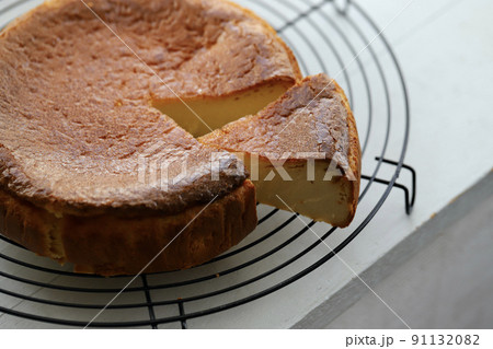 米粉のベイクドチーズケーキ　チーズケーキ　手作りケーキ 91132082