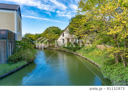 岐阜県海津市　初秋のアクアワールド水郷パークセンターの水路 91132873