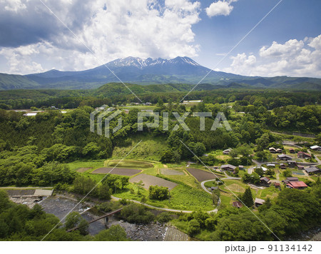 開田高原御嶽山展望台からの御嶽山の雄大な眺め 長野県木曽町(ドローンによる空撮) 開田高原御嶽山展望台からの御嶽山の雄大な眺め 長野県木曽町(ドローンによる空撮) 91134142