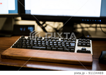 ビジネスイメージ　キーボード　モニター 91134469