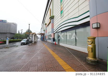 宮城 大崎 丸ポストのある風景(JR古川駅前 豊饒の黄金ポスト) 宮城 大崎 丸ポストのある風景(JR古川駅前 豊饒の黄金ポスト) 91134895