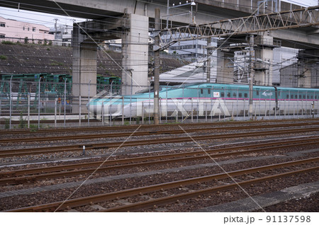新幹線車両センターから本線に入る新幹線 91137598