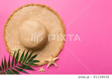 Summer holidays. Summer concept with straw hat and tropical leaf. Flat lay, top view, copy space Summer holidays. Summer concept with straw hat and tropical leaf. Flat lay, top view, copy space 91138016