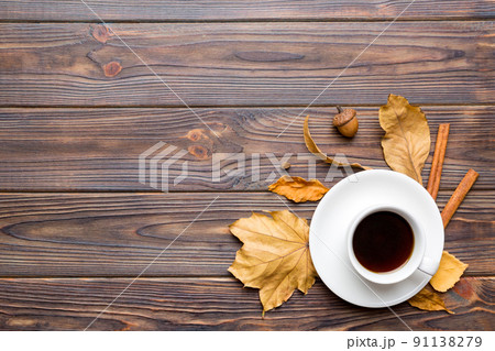 Flat lay composition with colorful Autumn cup of coffee and leaves on a color background. top view Flat lay composition with colorful Autumn cup of coffee and leaves on a color background. top view 91138279