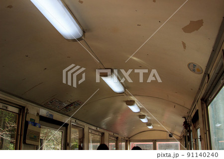 大井川鐡道井川線の客車の車内風景 大井川鐡道井川線の客車の車内風景 91140240