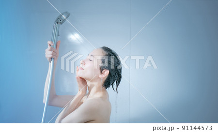 お風呂　シャワー　シャンプー　 91144573