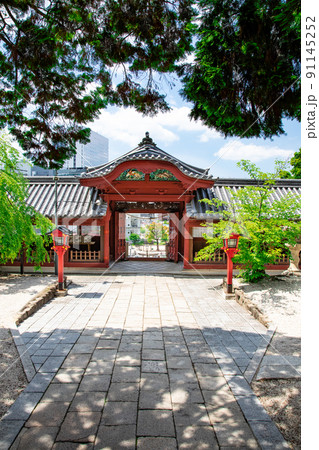 東照宮の御門から広島駅方面への風景です。徳川家康公を御祭神にした神社です。被爆建物があります。広島県 東照宮の御門から広島駅方面への風景です。徳川家康公を御祭神にした神社です。被爆建物があります。広島県 91145252