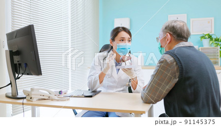 doctor explain liver model doctor explain liver model 91145375