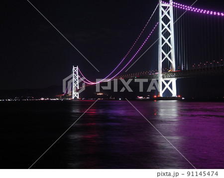 夜の明石大橋ネオン灯り 91145474