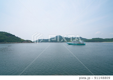 笠岡諸島最大の島・北木島 金風呂港へ向かう笠岡フェリーと白石島2 岡山県笠岡市 笠岡諸島最大の島・北木島 金風呂港へ向かう笠岡フェリーと白石島2 岡山県笠岡市 91148809