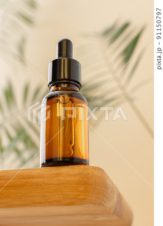 Bottom view of amber bottle Bottom view of amber bottle 91150797