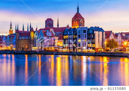 Sunset in the Old Town of Gdansk, Poland 91155080
