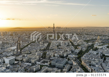 Panoramic view of Paris with the Eiffel tower Panoramic view of Paris with the Eiffel tower 91155574
