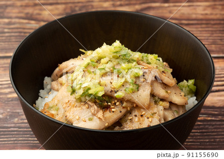 ネギ塩豚バラ丼 91155690