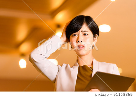 働く女性 91158869