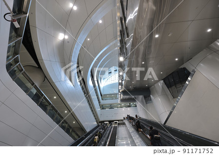 the group of Escalator at the admiralty station, hong kong 19 June 2022 91171752