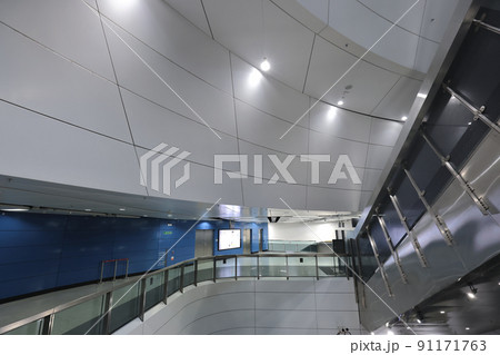 the group of Escalator at the admiralty station, hong kong 19 June 2022 91171763
