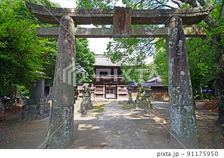 福岡県久留米市田主丸町の石垣神社鳥居と楼門 91175950