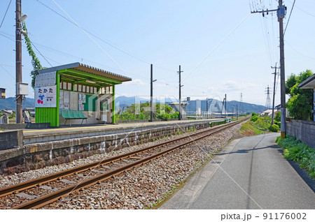 福岡県朝倉郡の甘木鉄道甘木線たかた駅ホームと線路 福岡県朝倉郡の甘木鉄道甘木線たかた駅ホームと線路 91176002