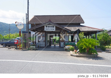 福岡県久留米市JR九州久大本線善導寺駅木造の駅舎 福岡県久留米市JR九州久大本線善導寺駅木造の駅舎 91176098