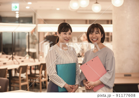 女性カジュアルビジネスイメージ 女性カジュアルビジネスイメージ 91177608