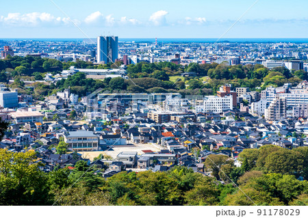卯辰山見晴らし台から眺めた金沢の街並み 卯辰山見晴らし台から眺めた金沢の街並み 91178029