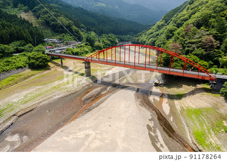 バス釣りで有名な愛媛県四国中央市の金砂湖 バス釣りで有名な愛媛県四国中央市の金砂湖 91178264